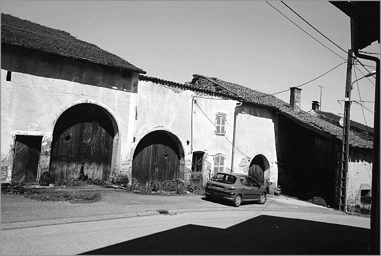 Ferme, élévation antérieure, ensemble trois quarts gauche.