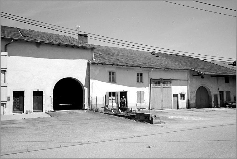 Ferme, élévation antérieure, ensemble trois quarts gauche.