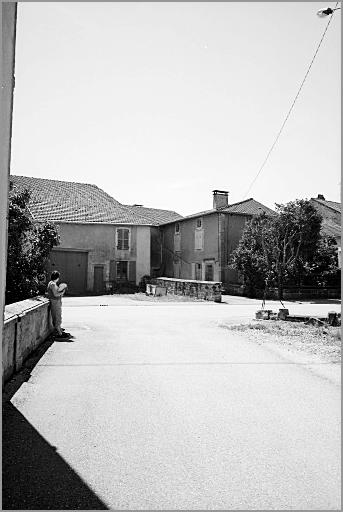Ferme, élévation antérieure, ensemble trois quarts gauche.