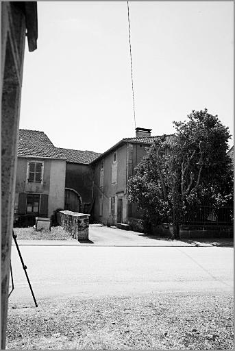 Ferme, élévation antérieure, ensemble trois quarts gauche.