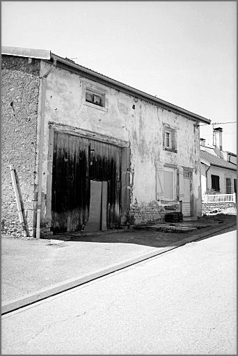 Ferme, élévation antérieure, ensemble trois quarts gauche.