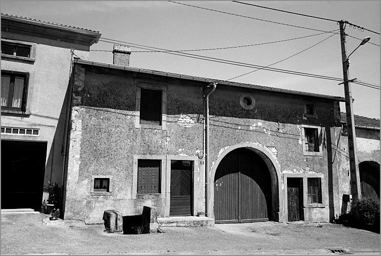 Ferme, élévation antérieure, ensemble trois quarts gauche.