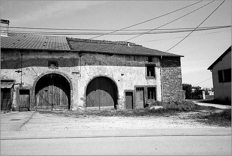 Ferme, élévation antérieure, ensemble trois quarts gauche.
