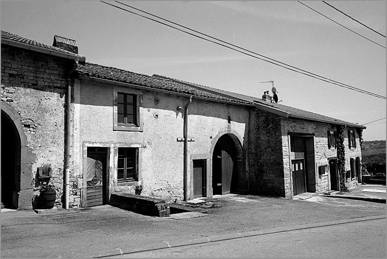 Ferme, élévation antérieure, ensemble trois quarts gauche.