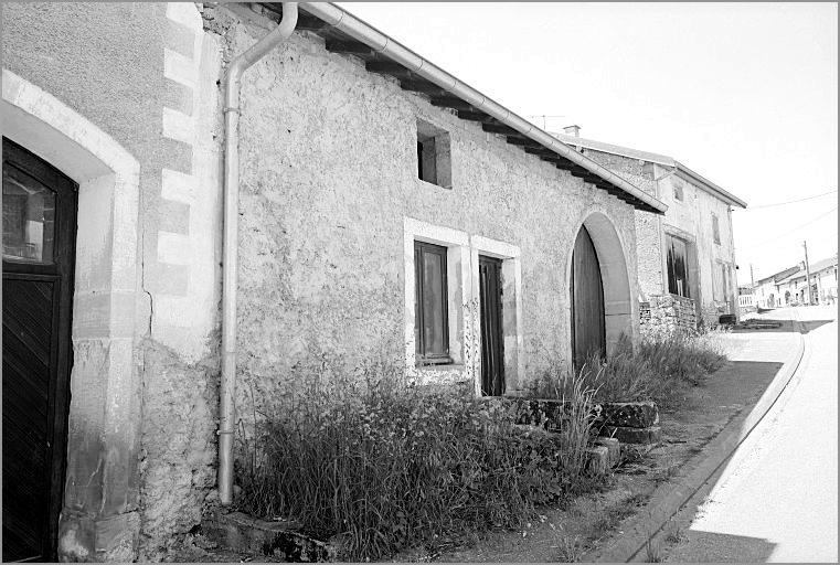 Ferme, élévation antérieure, ensemble trois quarts gauche.