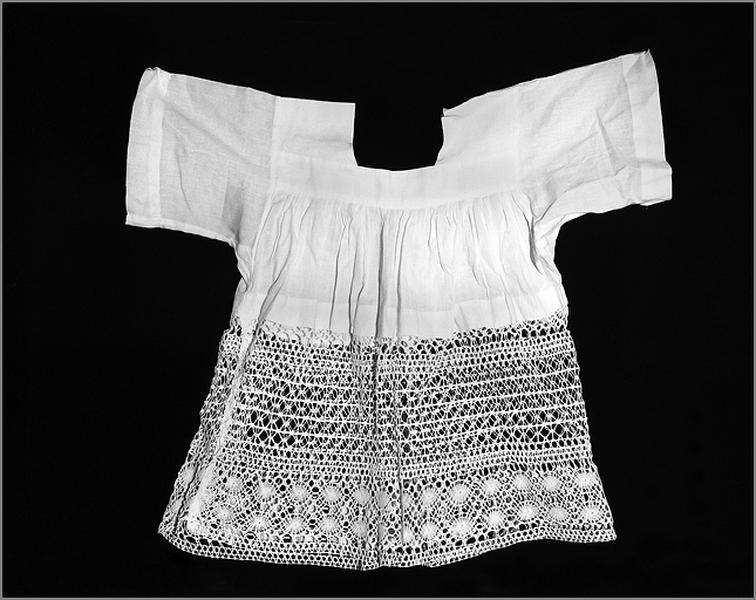 Ensemble de 14 surplis d'enfant de choeur