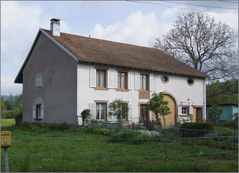 Ferme, vue de trois-quarts gauche.