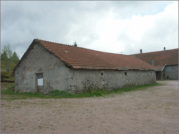 Marcairies. Vue générale de l'ancienne étable.