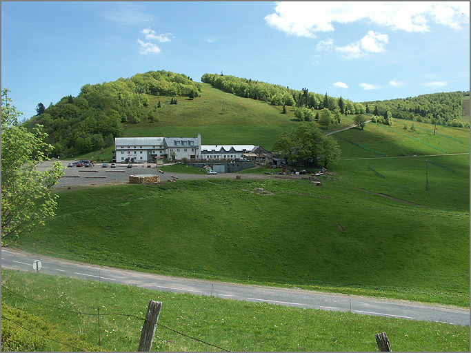 Marcairies. Vue générale du bâtiment.