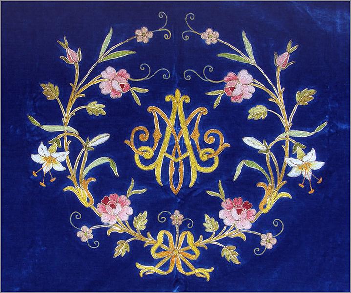 Broderie de nappe d'autel