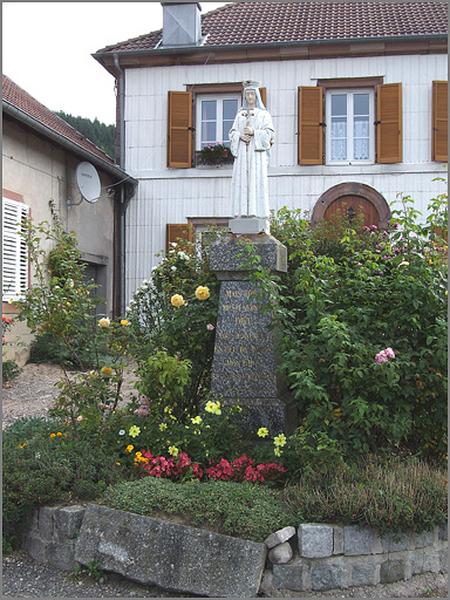 Lusse, Jardin-de-la-Cure, monument commémoratif paroissial de la guerre 1870-1871. Vue de face.