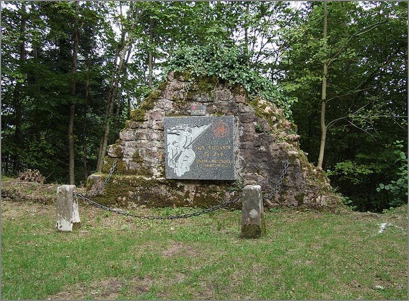 La Petite-Fosse, Spitzemberg, monument aux 'vaillants du 15-2 tombés au Spitzemberg, 17-25 septembre 1914'.