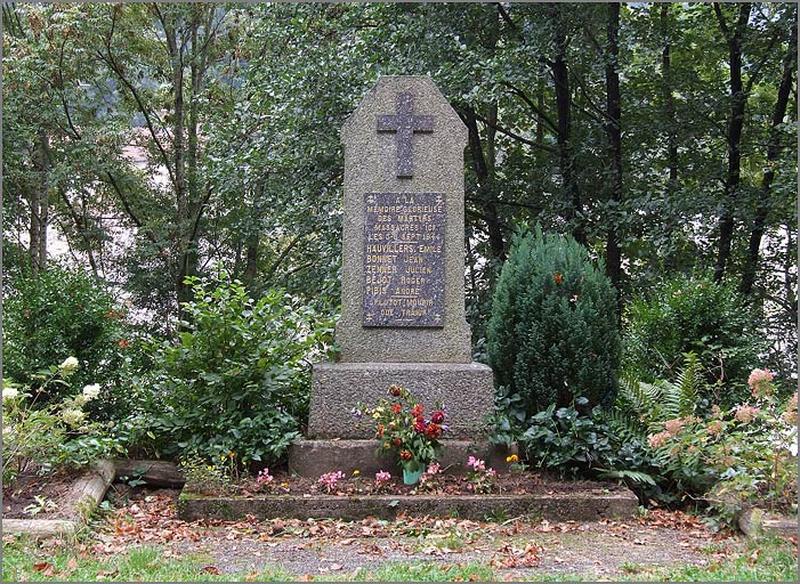 Lusse, la Pariée, monument aux martyrs des 5 et 6 septembre 1944.