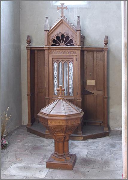 Chapelle baptismale, confessionnal et fonts baptismaux, vue générale.