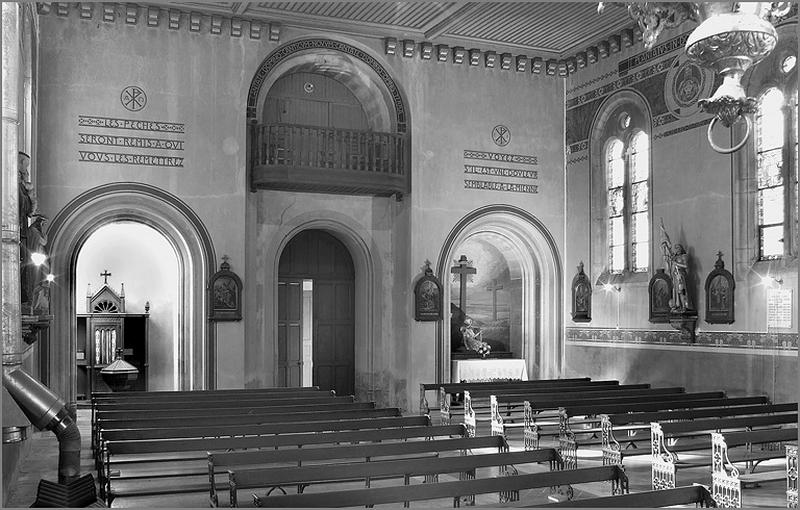 Intérieur, vue vers la tour.