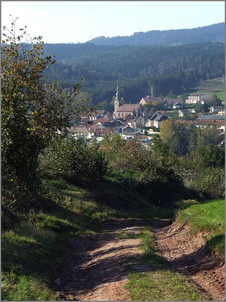 Vue rapprochée du village depuis Bettrempot.