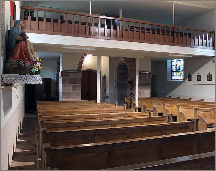 Intérieur, vue de trois quarts gauche vers la tour.