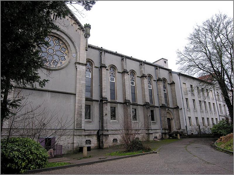 Façade latérale nord, trois quarts gauche.