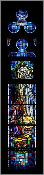 Verrière 11 : l'apparition de la Vierge à Sainte Bernadette Soubirous.