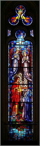 Verrière 16 : la communion de la Vierge.