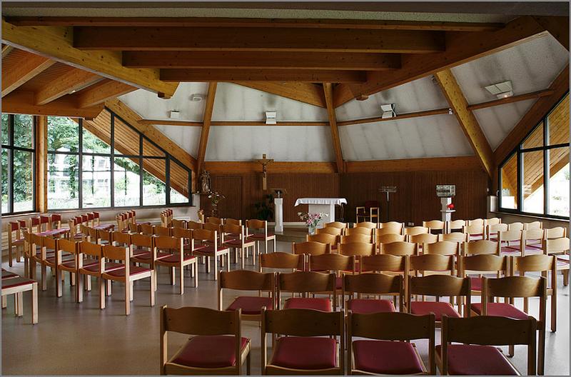 Vue intérieure vers l'autel.