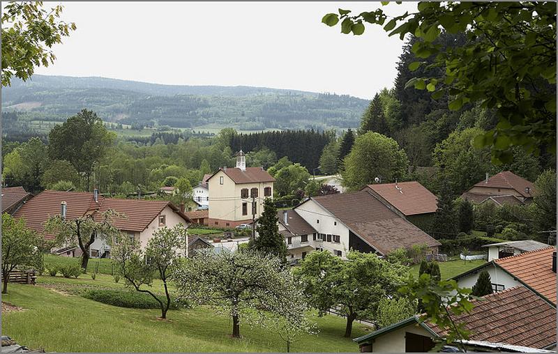 Vue du village depuis les Grands-Champs.