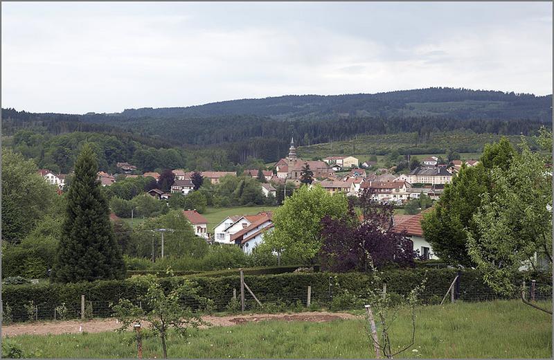 Vue rapprochée du village depuis Bettrempot.