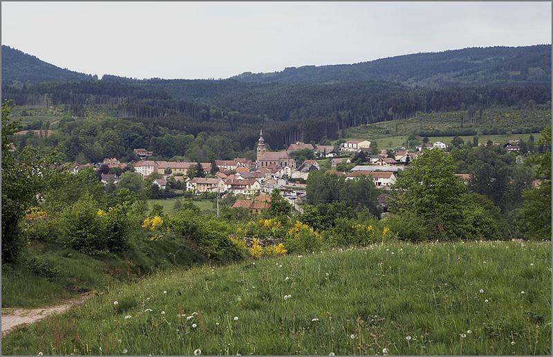 Vue rapprochée du village depuis Mayegoutte.