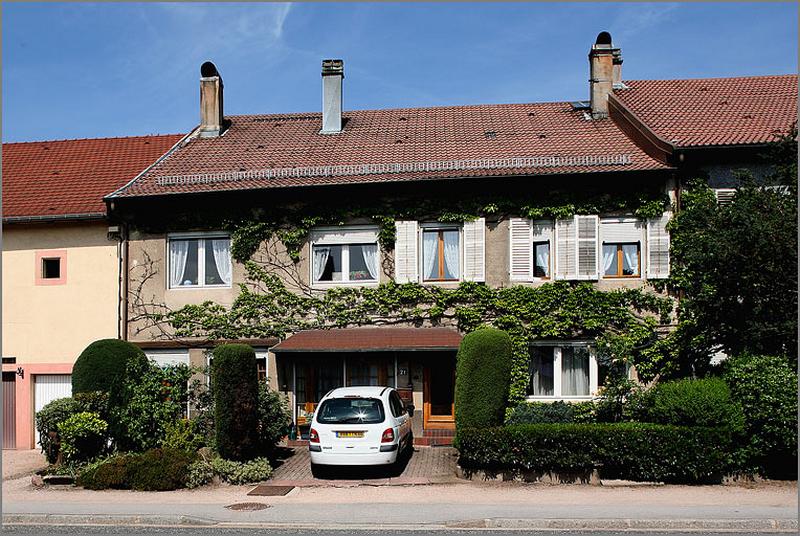 Ferme, actuellement maison. Vue d'ensemble.
