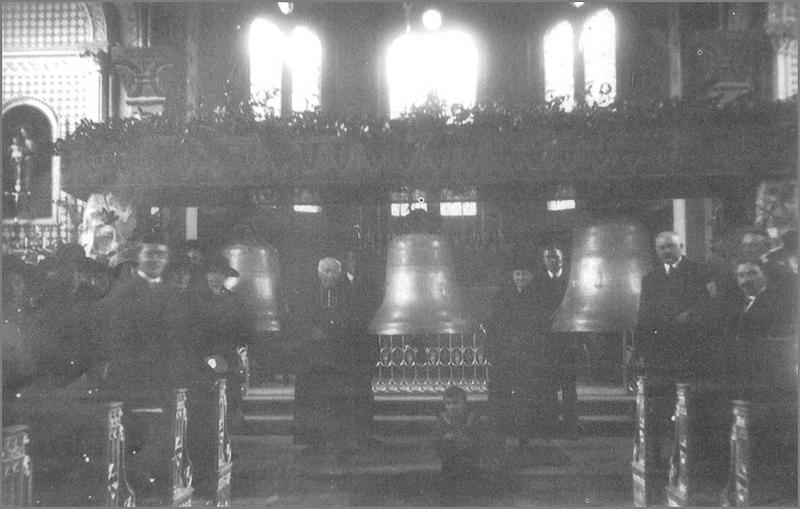 Vue du choeur durant le baptême des cloches.