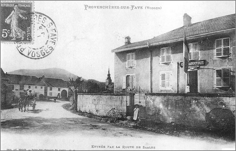 Façade antérieure, vue de trois quarts droit.