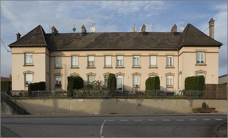 Elévation antérieure, vue d'ensemble.