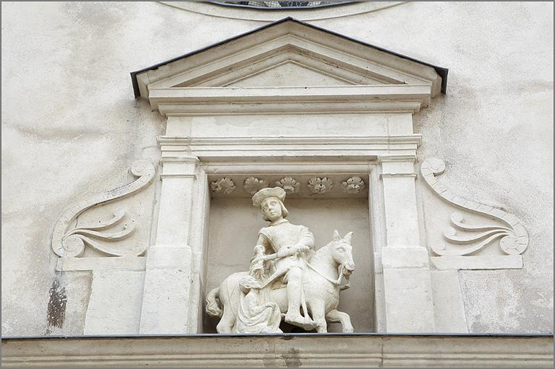 Façade, niche et statue de saint Martin