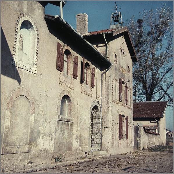 La ferme Saint-Michel avant la construction de l'ensemble paroissial, élévation antérieure, trois quarts gauche.