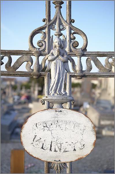Croix n° 1 (du tombeau de la famille Klinzig, 1 B 38), détail de la croisée