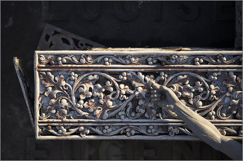 Croix n° 2 (du tombeau de la famille Weber, 1 C 17), détail de la traverse