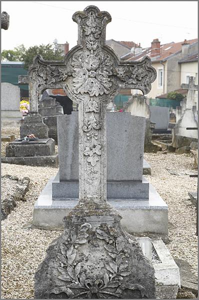 Détail de la stèle
