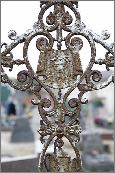 Croix n° 5 (du tombeau de la famille B. Thomas, 1 D 12), détail de la croisée