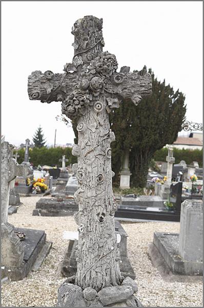 Stèle : détail de la croix