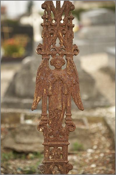 Croix n° 3 (du tombeau 1 C 22), détail du décor du montant