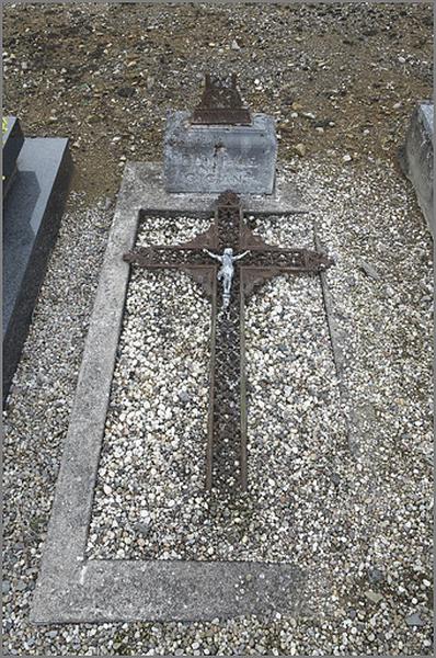 Croix n° 8 (du tombeau de la famille Gant, 1 I 14), vue d'ensemble