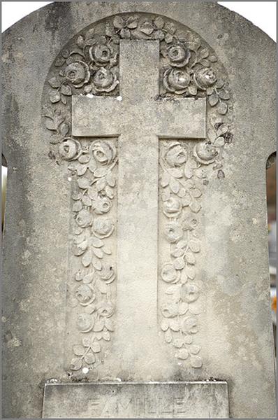 Stèle : détail du motif central