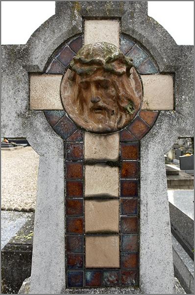 Stèle, face