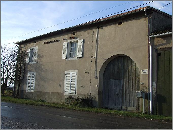 Ferme, élévation antérieure, ensemble trois quarts droit.