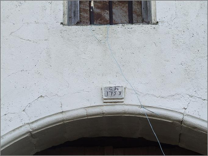 Ferme, élévation antérieure, porte charretière, agrafe datée 1753, ensemble face.