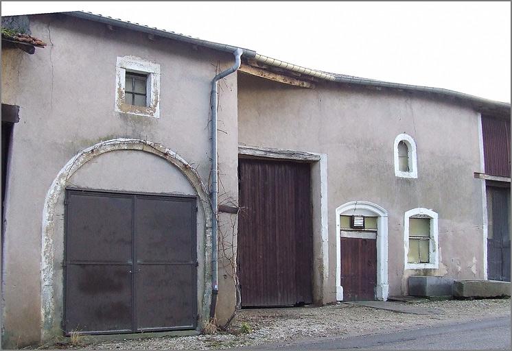 Ferme, élévation antérieure, ensemble trois quarts gauche.