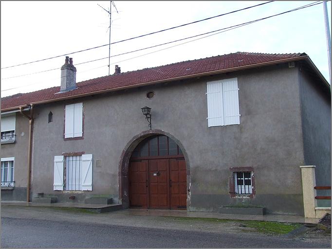 Ferme, élévation antérieure, ensemble trois quarts droit.