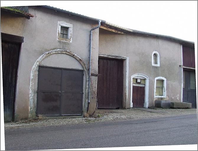 Ferme, élévation antérieure, ensemble trois quarts gauche.