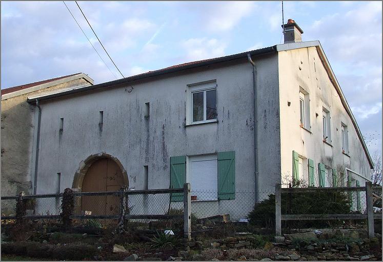 Ferme, élévation antérieure, ensemble trois quarts droit