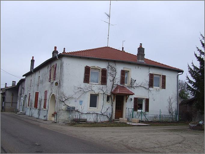 Ferme, élévation antérieure et latérale droite, ensemble trois quarts droit